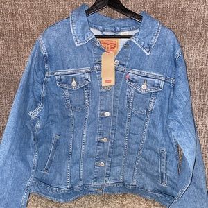 Levis Original Trucker Jacket, brand new! Perfect for an over-sized fall look!